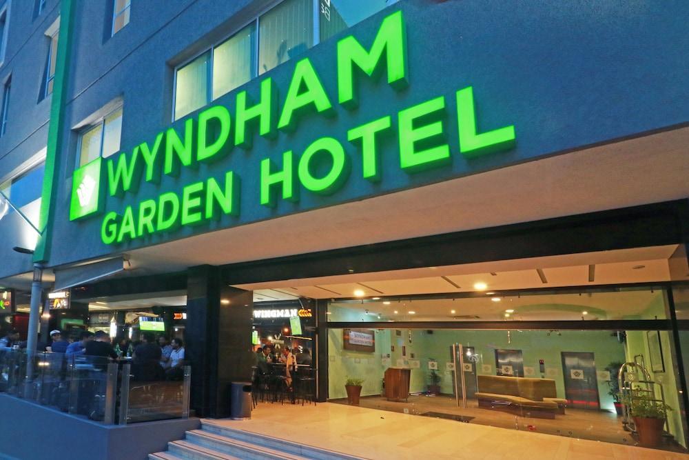 Wyndham Garden Guadalajara Acueducto Hotell Exteriör bild